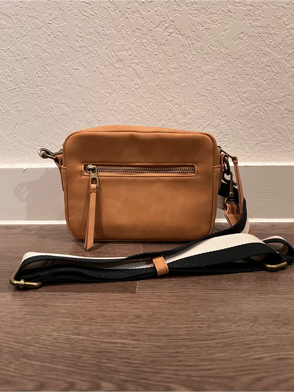 Universal Thread Tan Crossbody Bag with Black and White Strap